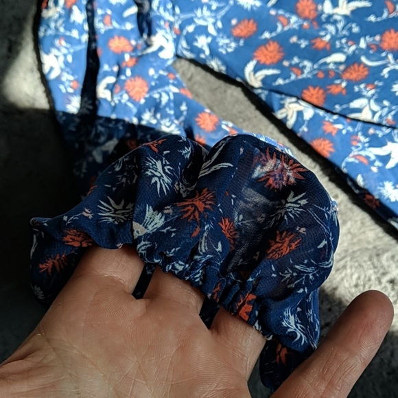 🔥🔥🔥 blue peekaboo should top with sheer sleeves - Picture 4 of 4